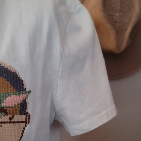 Zara White T-Shirt with Cross Stitch Baby Yoda - Picture 5 of 8